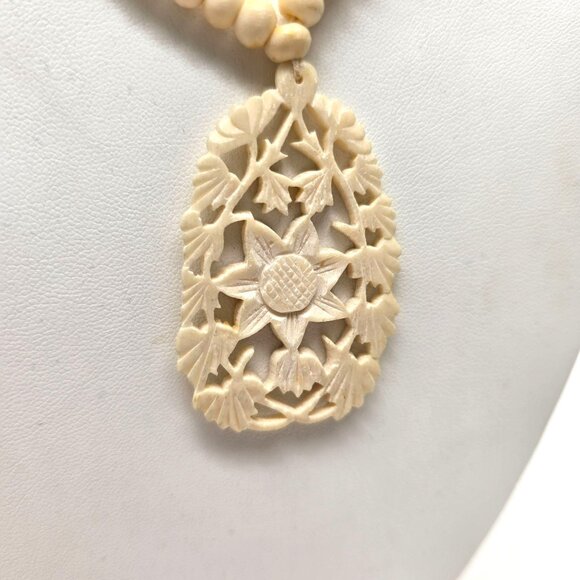 Handcrafted Carved Cream Beaded Necklace Floral Pendant Vintage Jewelry je207 - Picture 2 of 9